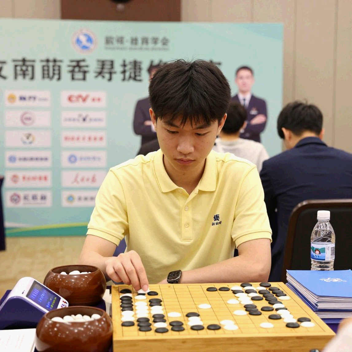 ChessBase Magazine #225: प्राग 2026 की एनोटेशन, 27 मिनिएचर और वह डाक-विकल्प जो असली ग्राहक बता देता है